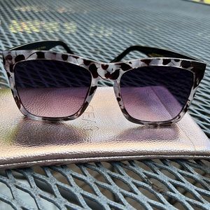 Wear me Pro ladies sunglasses like new